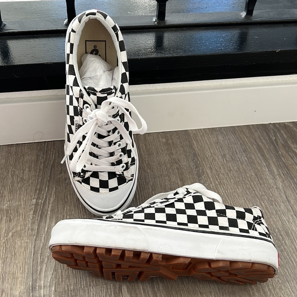 Checker Vans - image 3